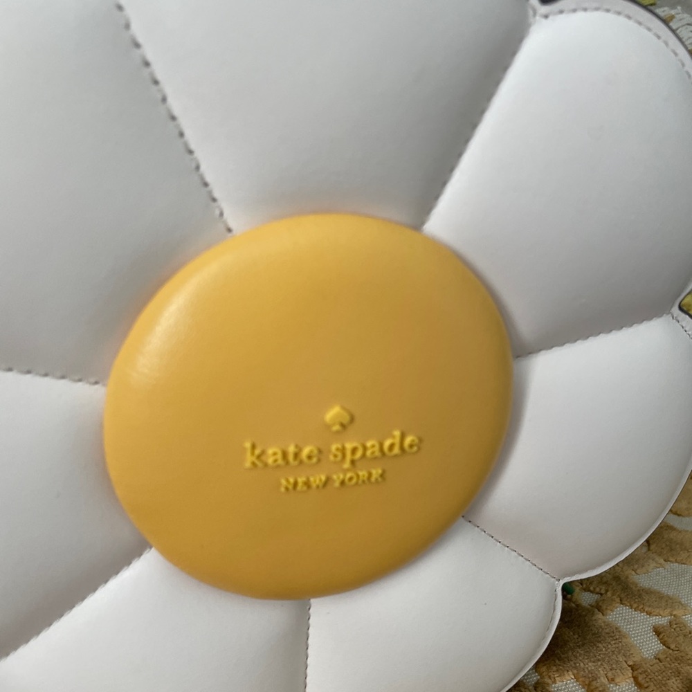 Kate Spade Cream 3d Daisy Daytripper Crossbody Bag - Picture 2 of 8